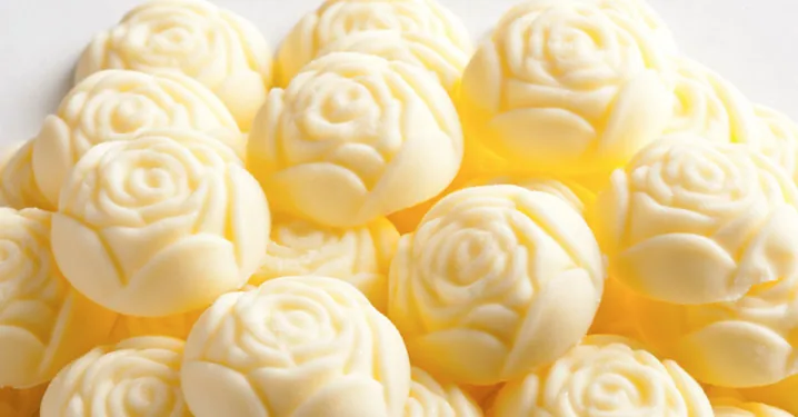Close-up of many butter roses packed closely together
